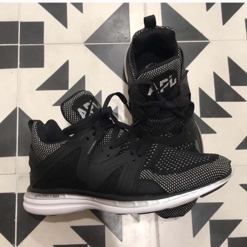 APL SHOES&lululemon